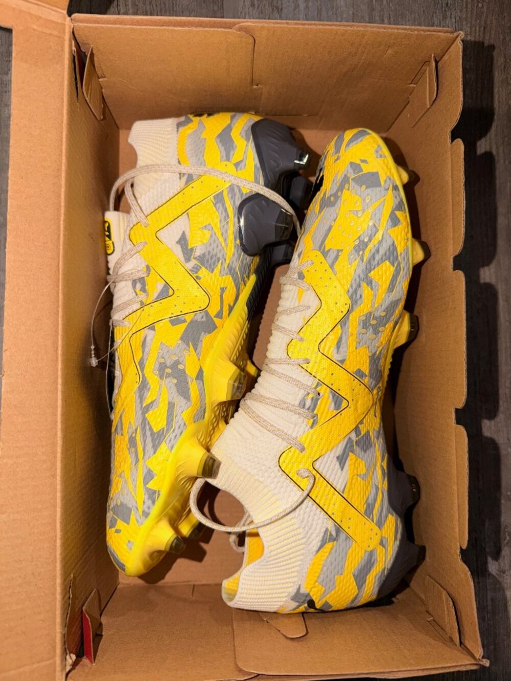 Puma Future Ultimate FG AG Soccer Cleats Mens size 9 Yellow Lace Up 107355-04